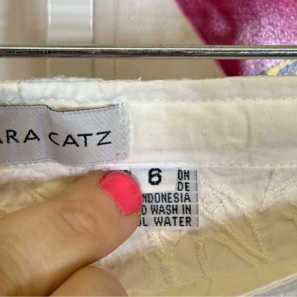 Tamara Catz, Ivory Lace Pants. Size 6. In good used condition! Super cool lace! - Picture 5 of 8